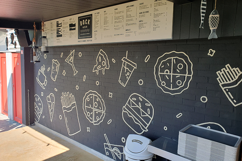 schwarz-weiss gemalte Wand